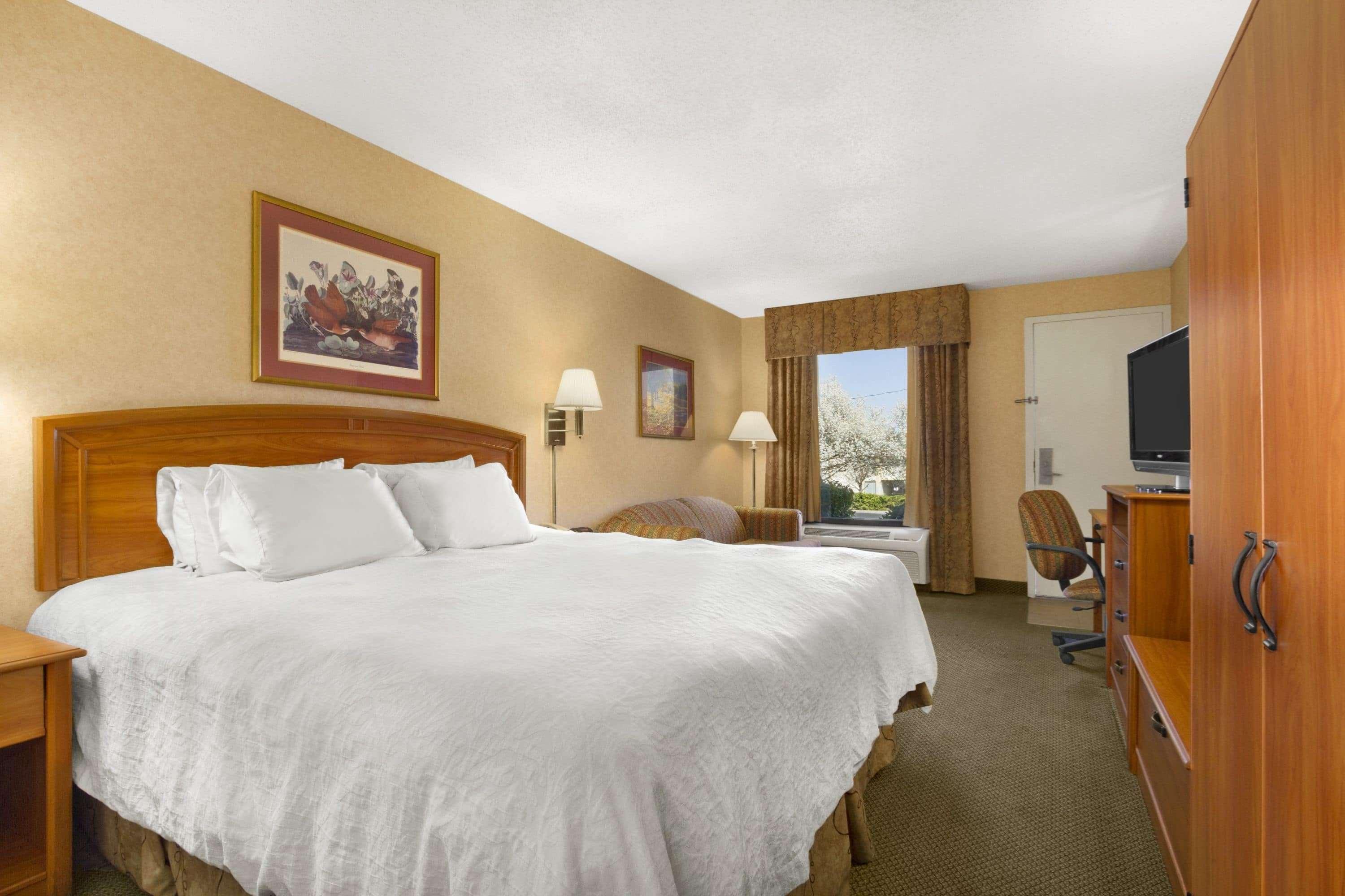 Howard Johnson By Wyndham Greensboro Near The Coliseum מראה חיצוני תמונה