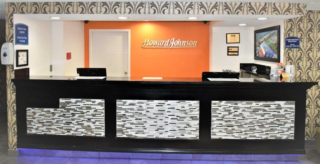 Howard Johnson By Wyndham Greensboro Near The Coliseum מראה חיצוני תמונה