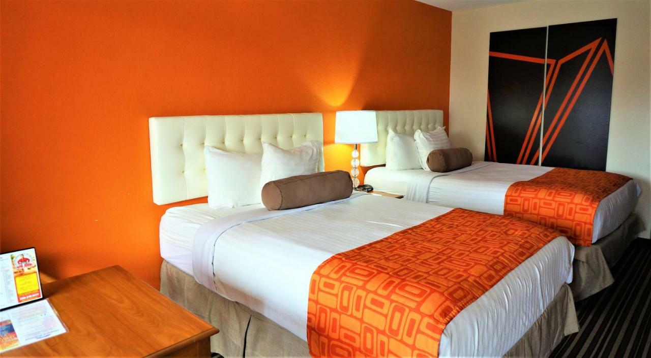 Howard Johnson By Wyndham Greensboro Near The Coliseum מראה חיצוני תמונה