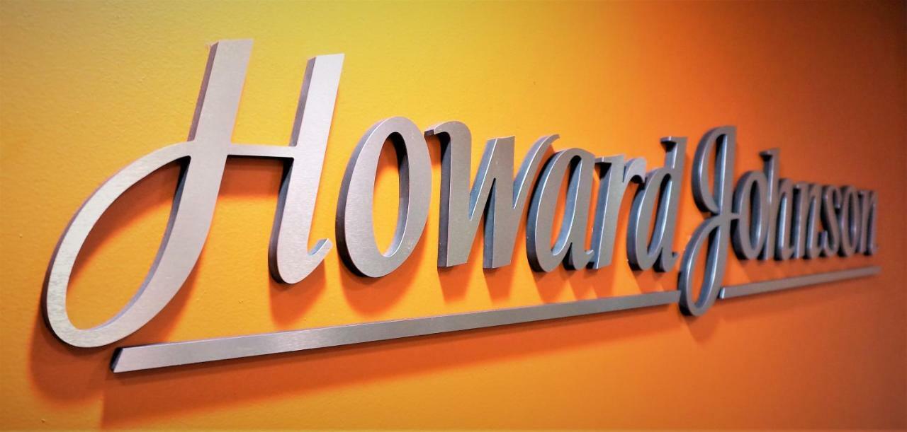 Howard Johnson By Wyndham Greensboro Near The Coliseum מראה חיצוני תמונה